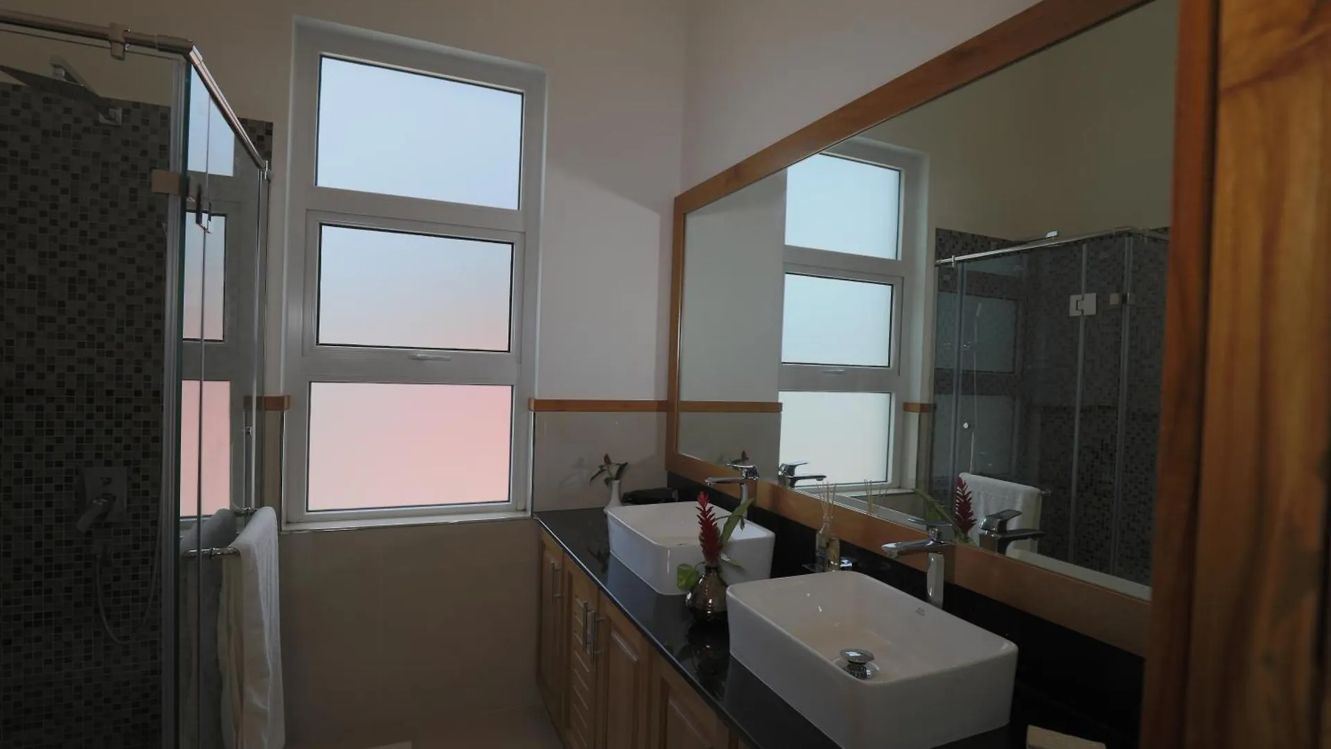 Chic 4Br Villa With Private Pool By Cliffhanger Villas Misere 0*,  Seicheles